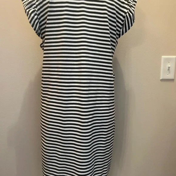 #307 Michael Kors Olive and White Striped Dress In Excellent condition. - Picture 6 of 11